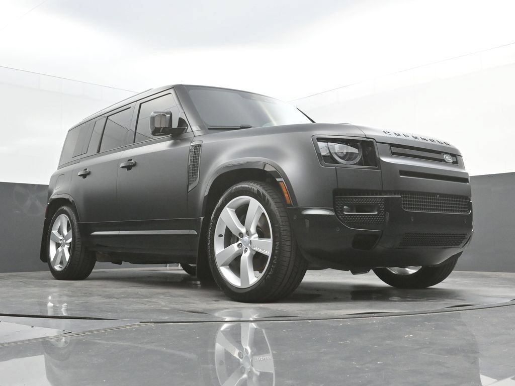 Used 2025 Land Rover Defender 110 X-Dynamic SE AWD/4WD image 38