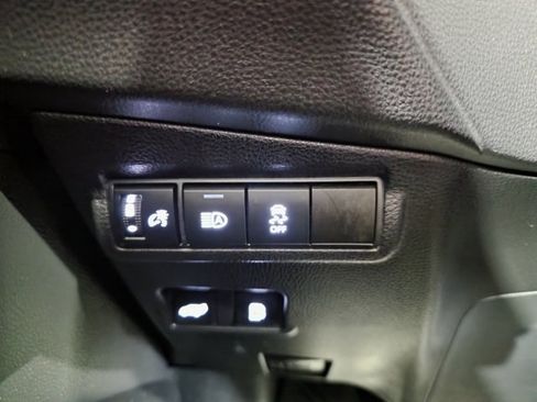 Used 2025 Toyota Corolla Cross AWD Hybrid w/ Convenience Package image 18