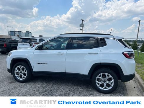 Used 2025 Jeep Compass Latitude AWD/4WD image 5