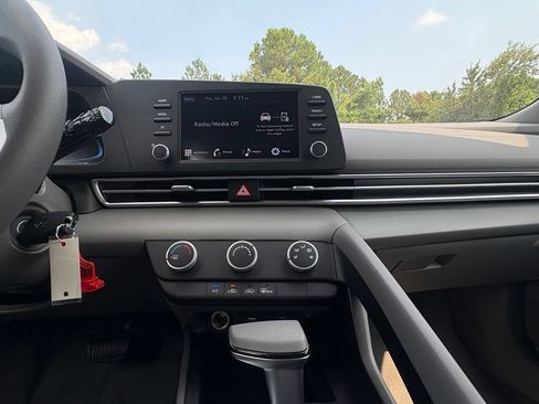 New 2026 Hyundai Elantra SE FWD image 13