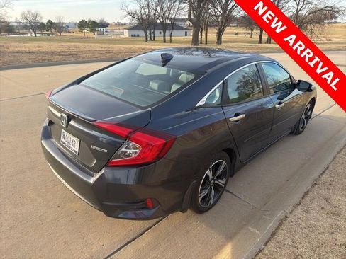 Used 2017 Honda Civic Touring image 3