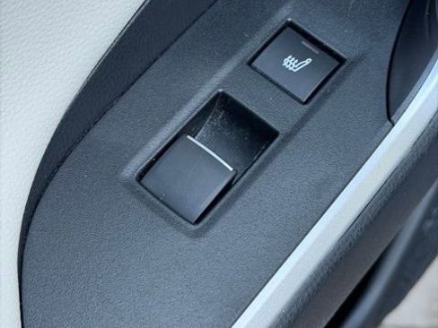 Used 2021 Toyota RAV4 Limited image 27