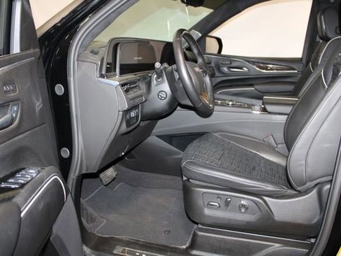 Certified 2024 Cadillac Escalade Sport Platinum w/ LPO, ONYX Package AWD/4WD image 7