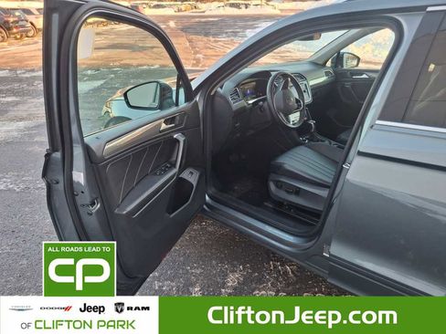 Used 2024 Volkswagen Tiguan SE image 12