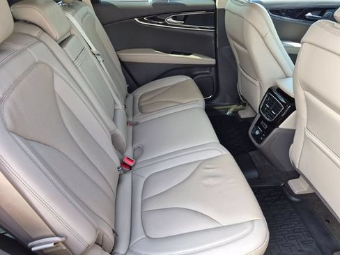Used 2023 Lincoln Nautilus Reserve AWD/4WD image 31