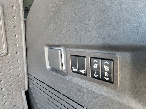 Used 2023 Chevrolet Tahoe Z71 w/ Z71 Off-Road Package image 33