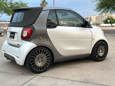 Used 2017 smart fortwo passion RWD image 7
