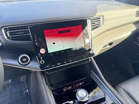 Used 2024 Jeep Wagoneer L Series II w/ Flexible Seating Group image 19