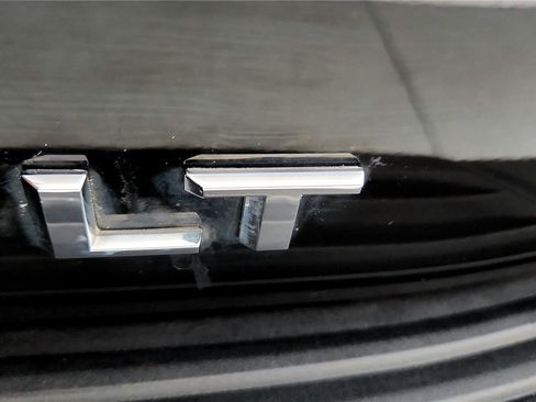 Used 2022 Chevrolet Tahoe LT w/ Luxury Package image 26