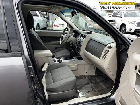 Used 2010 Ford Escape XLT AWD/4WD image 17