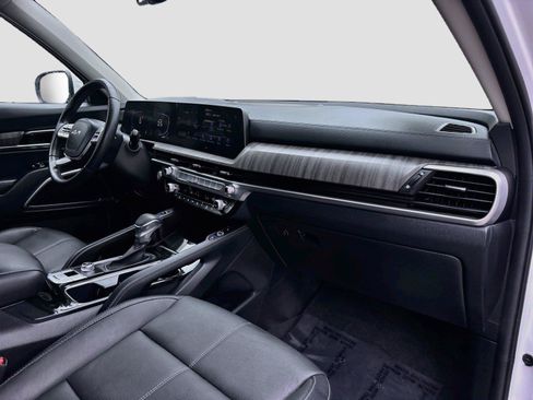 Used 2025 Kia Telluride EX w/ EX Captain's Chair Package FWD image 32