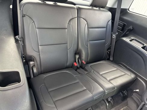 Used 2023 GMC Acadia SLT w/ Preferred Package FWD image 11