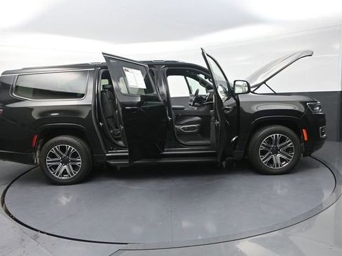 Used 2024 Jeep Wagoneer L Series II w/ Flexible Seating Group AWD/4WD image 37