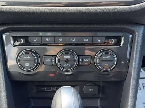 Used 2018 Volkswagen Tiguan SE AWD/4WD image 34