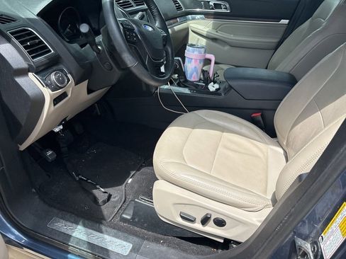 Used 2019 Ford Explorer Limited w/ Ford Safe & Smart Package FWD image 4