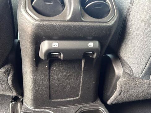 Certified 2025 Jeep Gladiator Sport AWD/4WD image 15