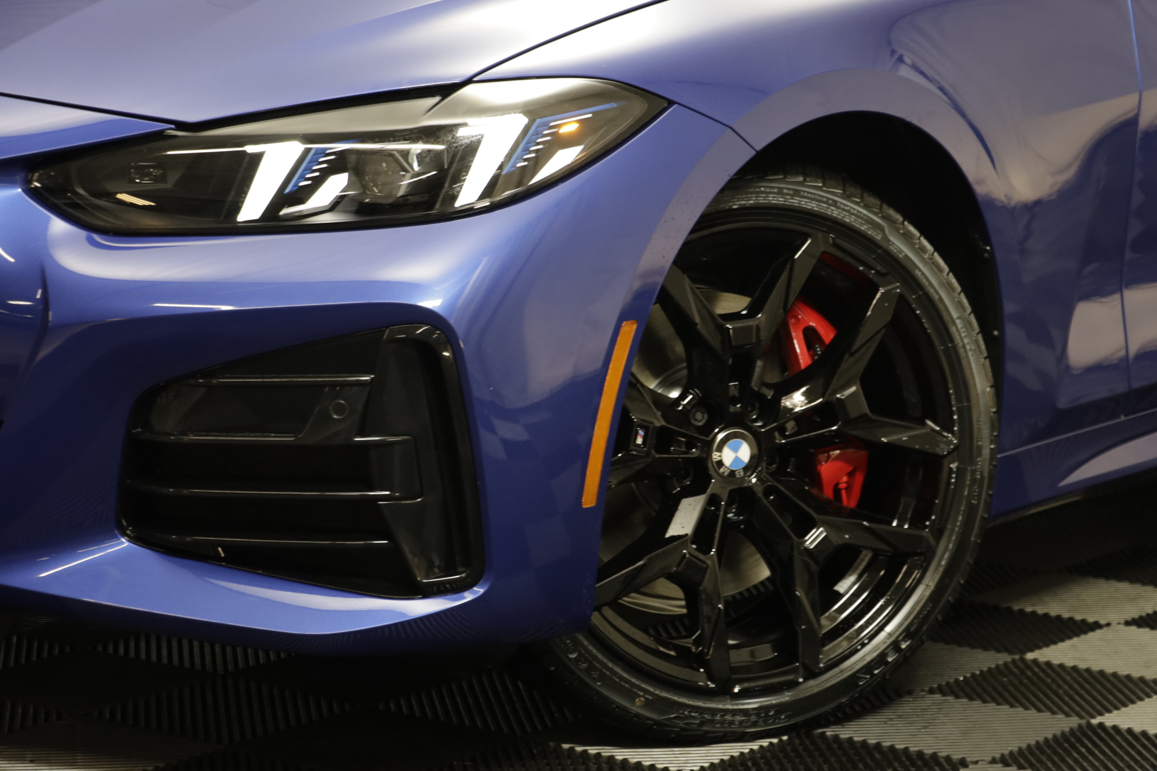 New 2027 BMW 430i Coupe w/ M Sport Package AWD/4WD image 4