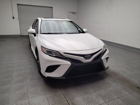 Used 2020 Toyota Camry SE w/ Convenience Package image 14