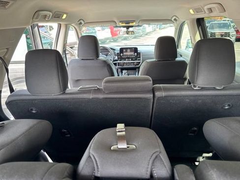 Used 2025 Nissan Pathfinder SV AWD/4WD image 15