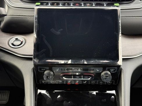 New 2025 Jeep Grand Cherokee L Limited w/ Black Appearance Package image 10