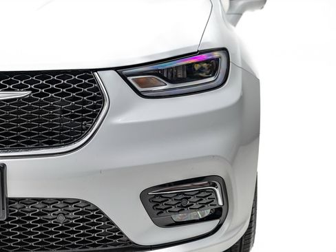 Used 2022 Chrysler Pacifica Limited image 8