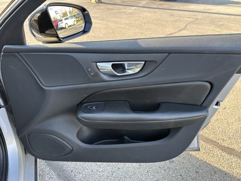 Used 2022 Volvo S60 B5 Inscription image 21