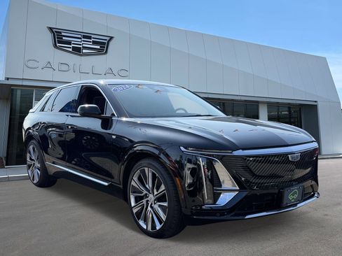 Used 2024 Cadillac Lyriq Luxury RWD image 2