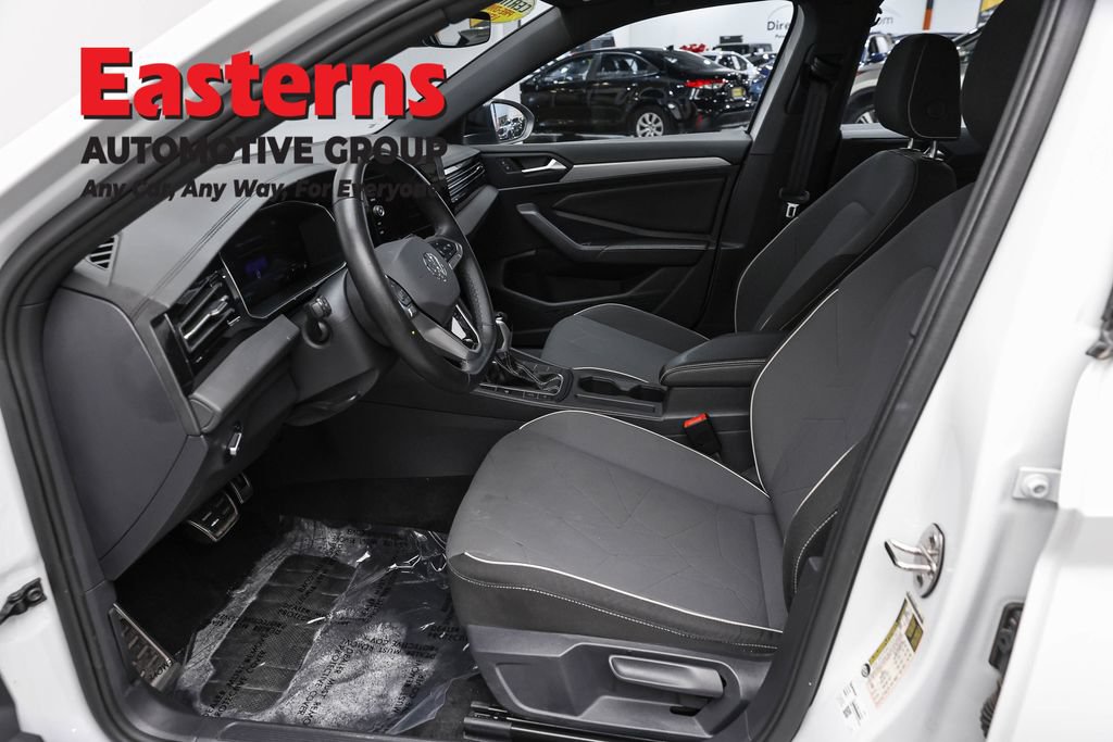 Used 2025 Volkswagen Jetta Sport FWD image 16