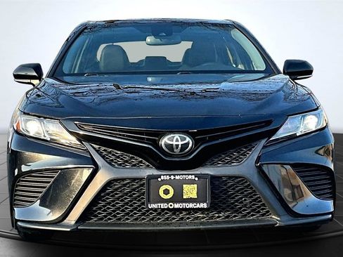 Used 2019 Toyota Camry SE w/ Audio Package FWD image 2