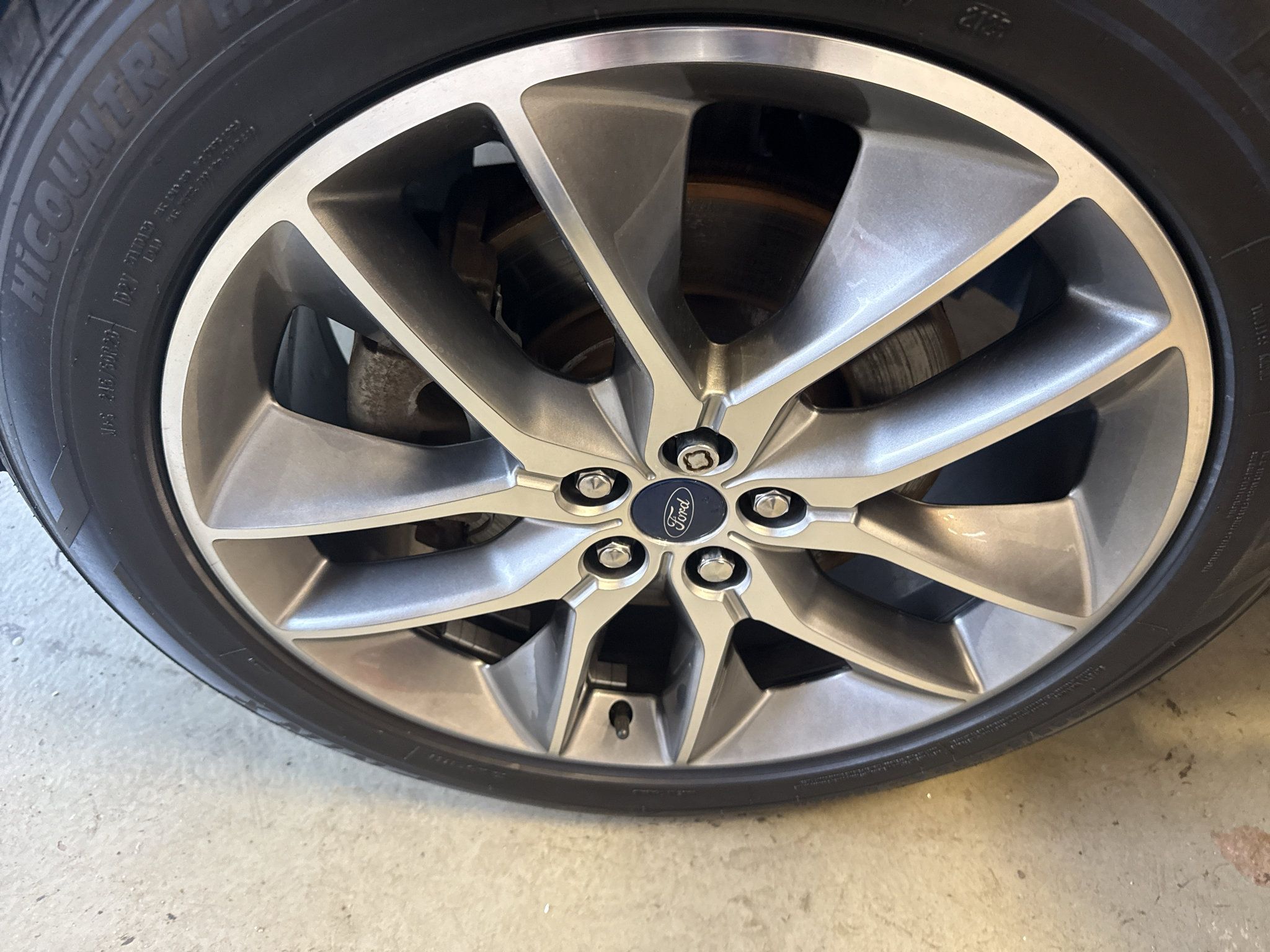 Used 2018 Ford Edge Titanium w/ Equipment Group 301A AWD/4WD image 32