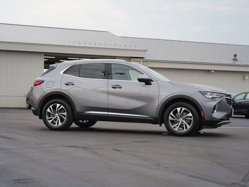 Used 2022 Buick Envision Essence w/ Technology Package I AWD/4WD image 2