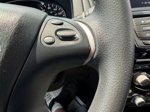 Used 2020 Nissan Pathfinder S AWD/4WD image 22