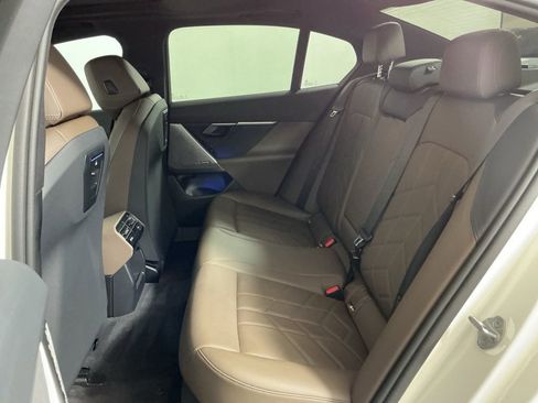 Certified 2024 BMW i5 eDrive40i w/ Premium Package image 28