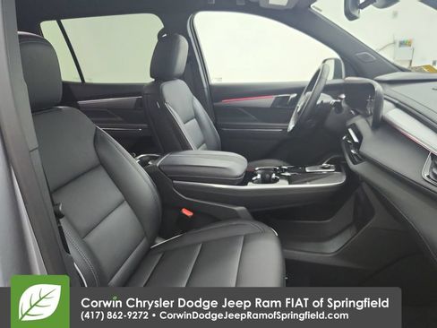 Used 2025 Buick Enclave Preferred FWD image 32