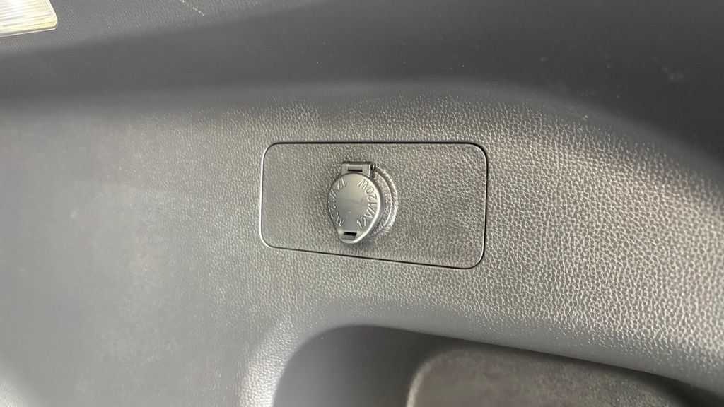 Used 2024 Toyota RAV4 XLE FWD image 5