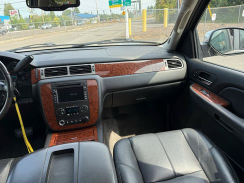 Used 2008 Chevrolet Suburban LTZ w/ LTZ Preferred Equipment Group AWD/4WD image 26