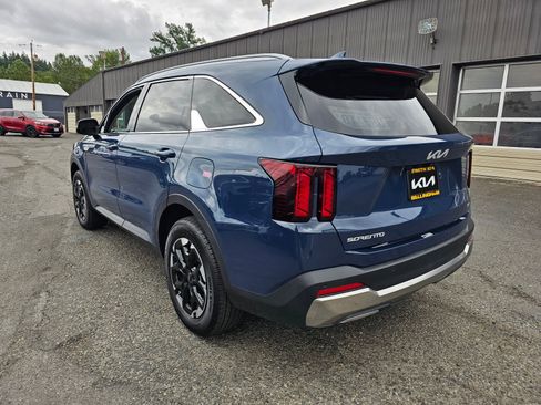 Used 2024 Kia Sorento S image 5