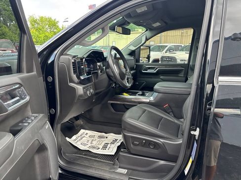Used 2025 Chevrolet Silverado 3500 LTZ w/ LTZ Convenience Package AWD/4WD image 5