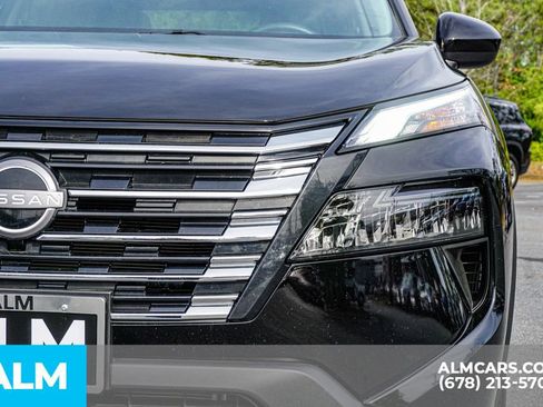 Used 2025 Nissan Rogue SV image 12