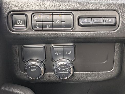 Used 2024 GMC Yukon XL Denali image 31