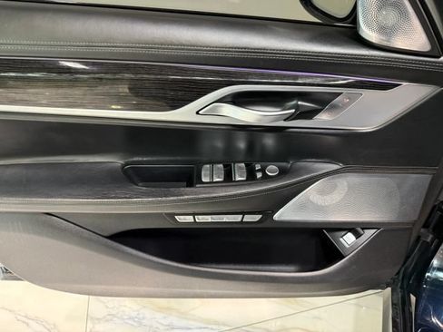 Used 2017 BMW 750i xDrive AWD/4WD image 10