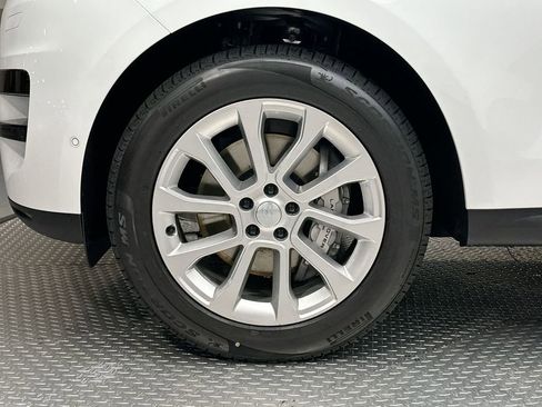 Used 2025 Land Rover Range Rover Sport image 4