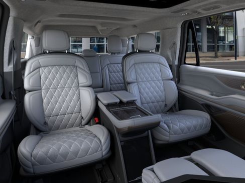 New 2026 Lincoln Navigator L Black Label AWD/4WD image 11