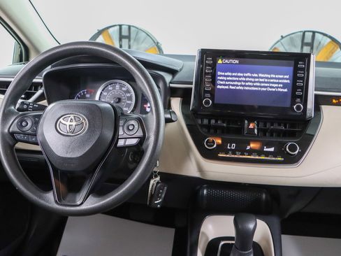 Used 2020 Toyota Corolla LE FWD image 17