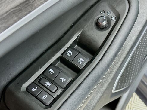 Used 2024 Jeep Grand Cherokee Limited w/ Luxury Tech Group II image 18