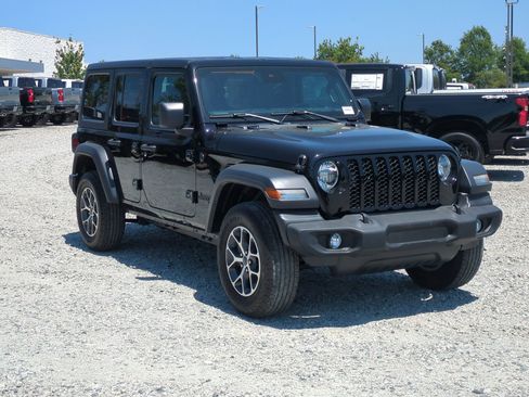 Used 2024 Jeep Wrangler Unlimited Sport AWD/4WD image 2