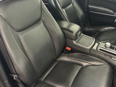 Used 2017 Chrysler 300 Limited AWD/4WD image 13