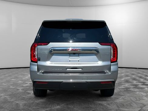 Used 2023 GMC Yukon SLT w/ SLT Luxury Package AWD/4WD image 4