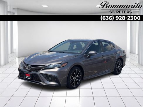 Used 2023 Toyota Camry SE FWD image 1