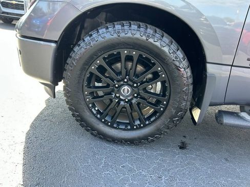 Used 2019 Nissan Titan SV w/ SV Convenience Package image 9